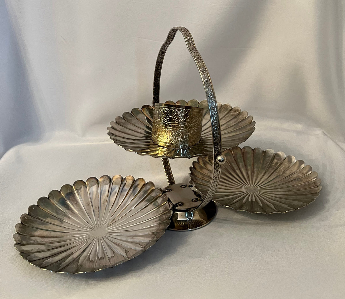 Vintage Retro Tiered Server-ware Clamshell Display for Events