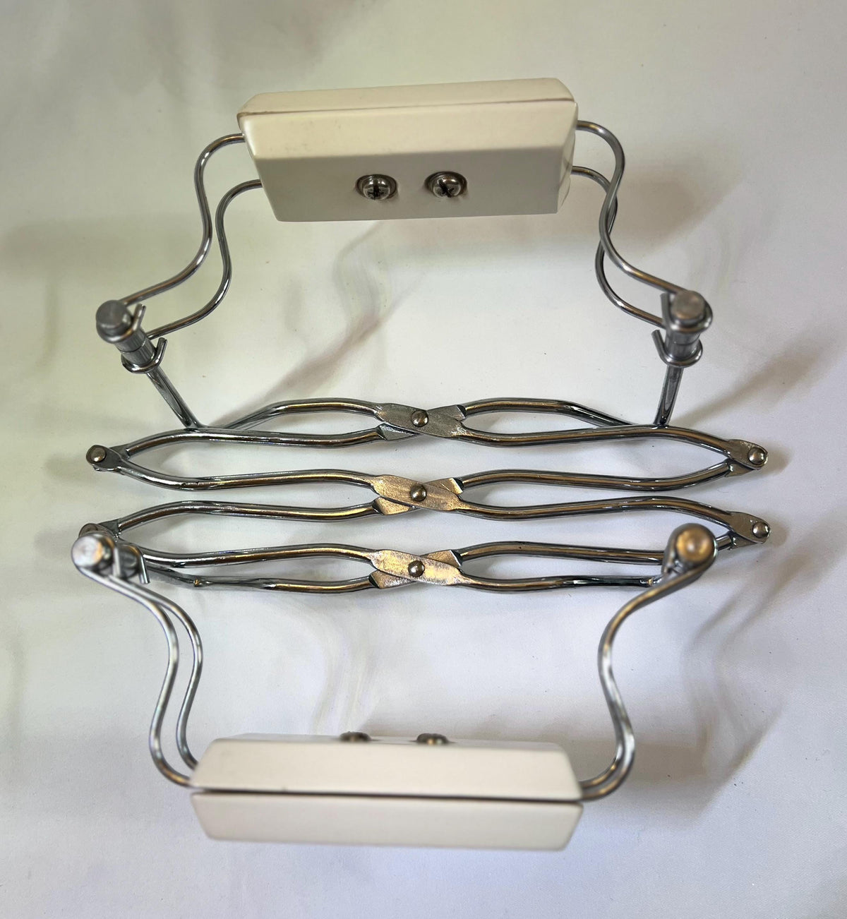 Expandable Casserole Transport and Trivet - Flowers on handles. Condition is "Used"