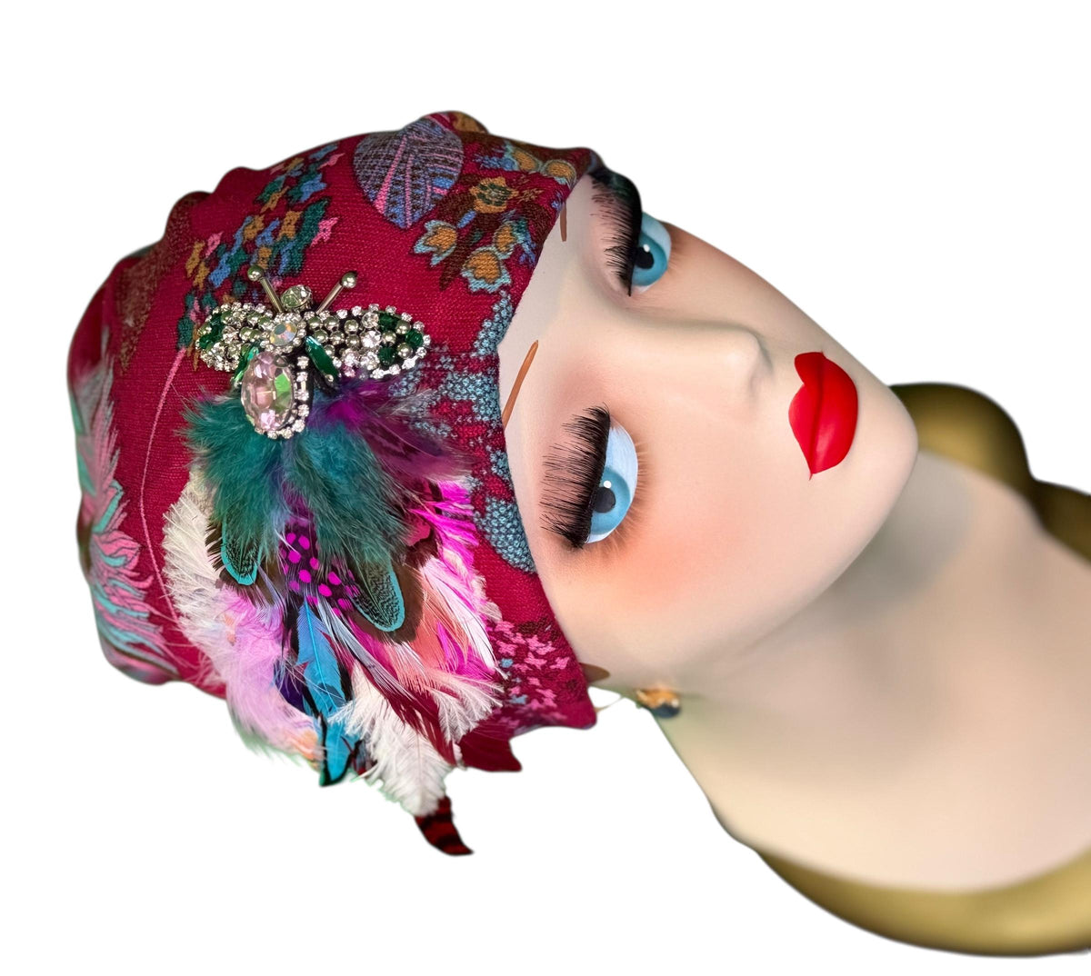 Elegant Roaring 20’s Vibe Feathered Jeweled Hat - Winter Flapper Beanie - Fashionable Skiing Hat